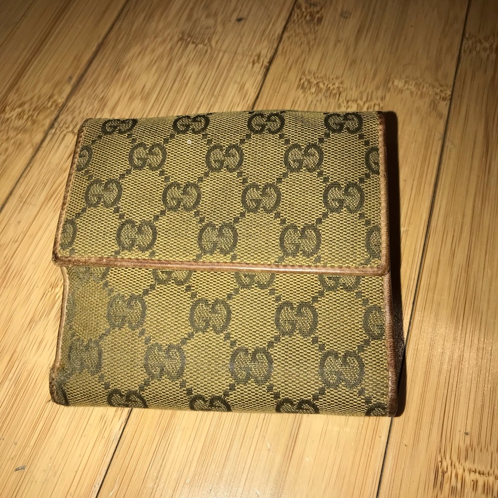 Gucci Classic Logo Wallet - Picture 2 of 7